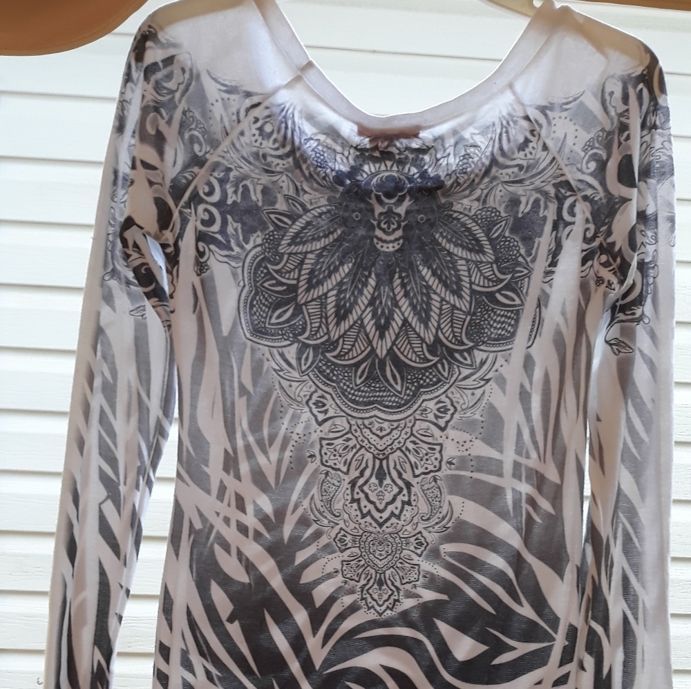 New without tags womens juniors long sleeve top